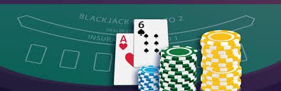 Pengguna Indonesia memainkan slot online sidarma88 dari ponsel saat bersantai di rumah